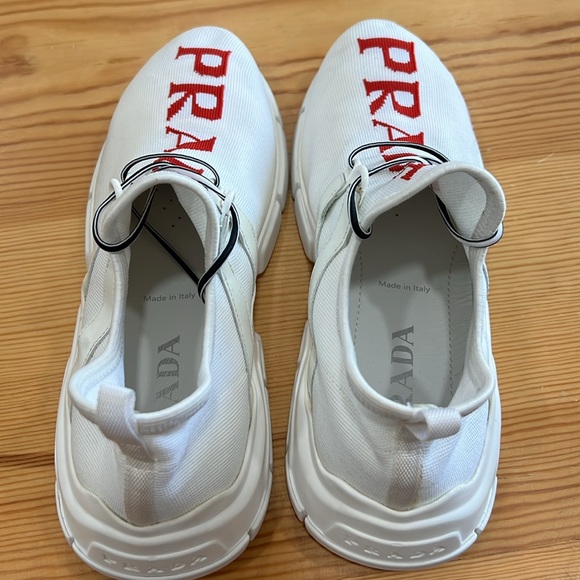 PRADA - Picture 5 of 10